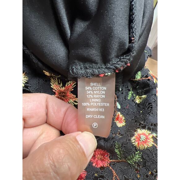 Calvin Klein Black Sheath Dress Floral Embroidered Lined Lace Sleeveless Size 8 - Picture 5 of 5